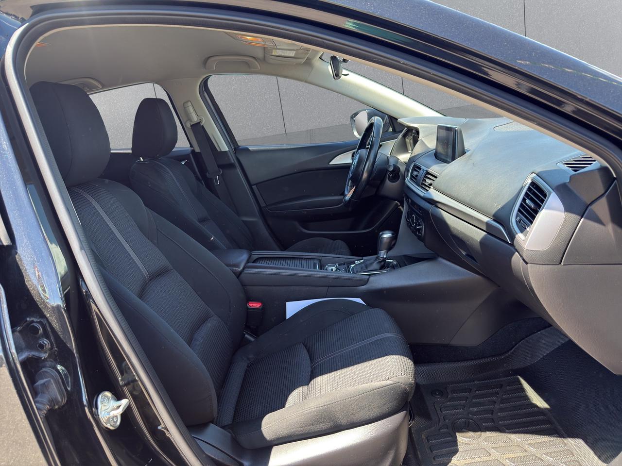 2018 Mazda MAZDA3 GS Photo