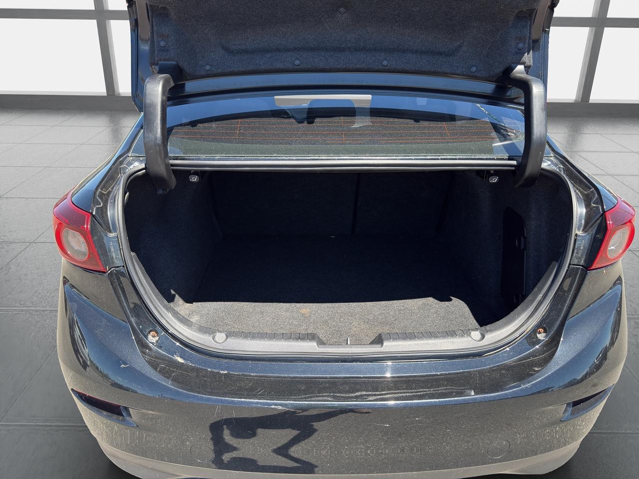 2018 Mazda MAZDA3 GS Photo