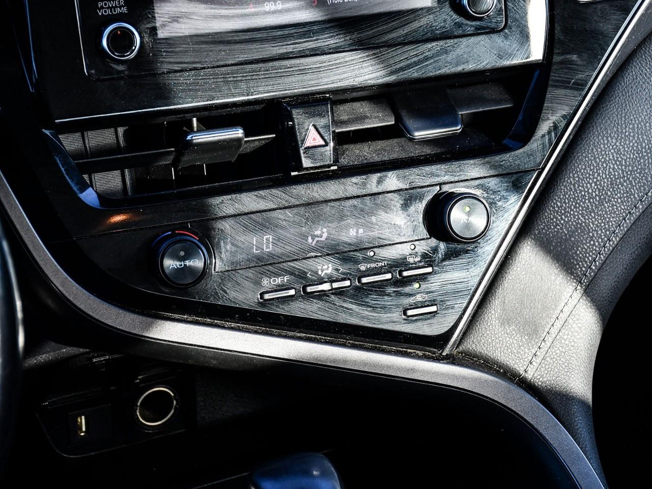 2021 Toyota Camry SE Auto Photo