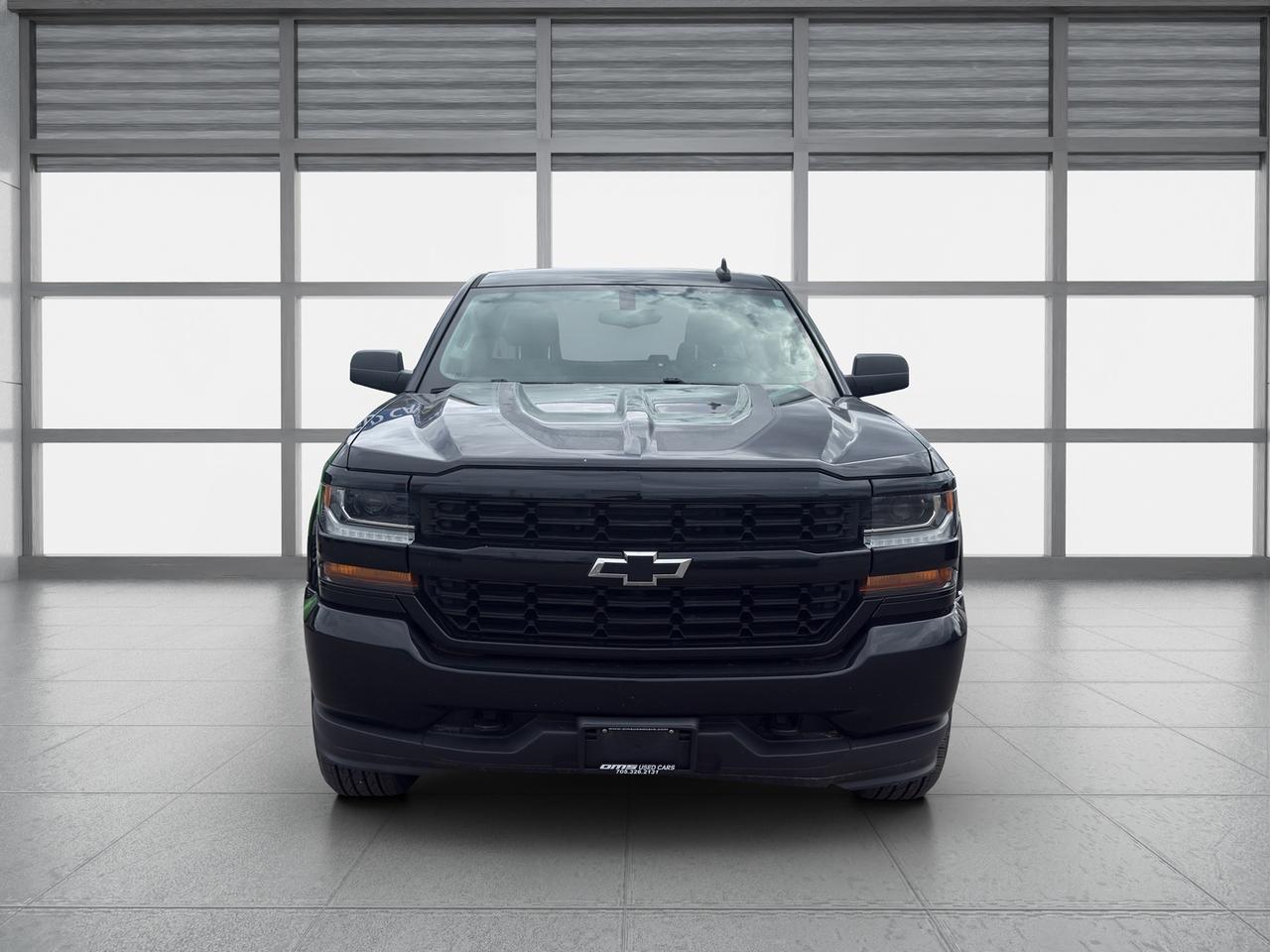 2018 Chevrolet Silverado 1500 4WD DOUBLE CAB 143.5" CUSTOM Photo0