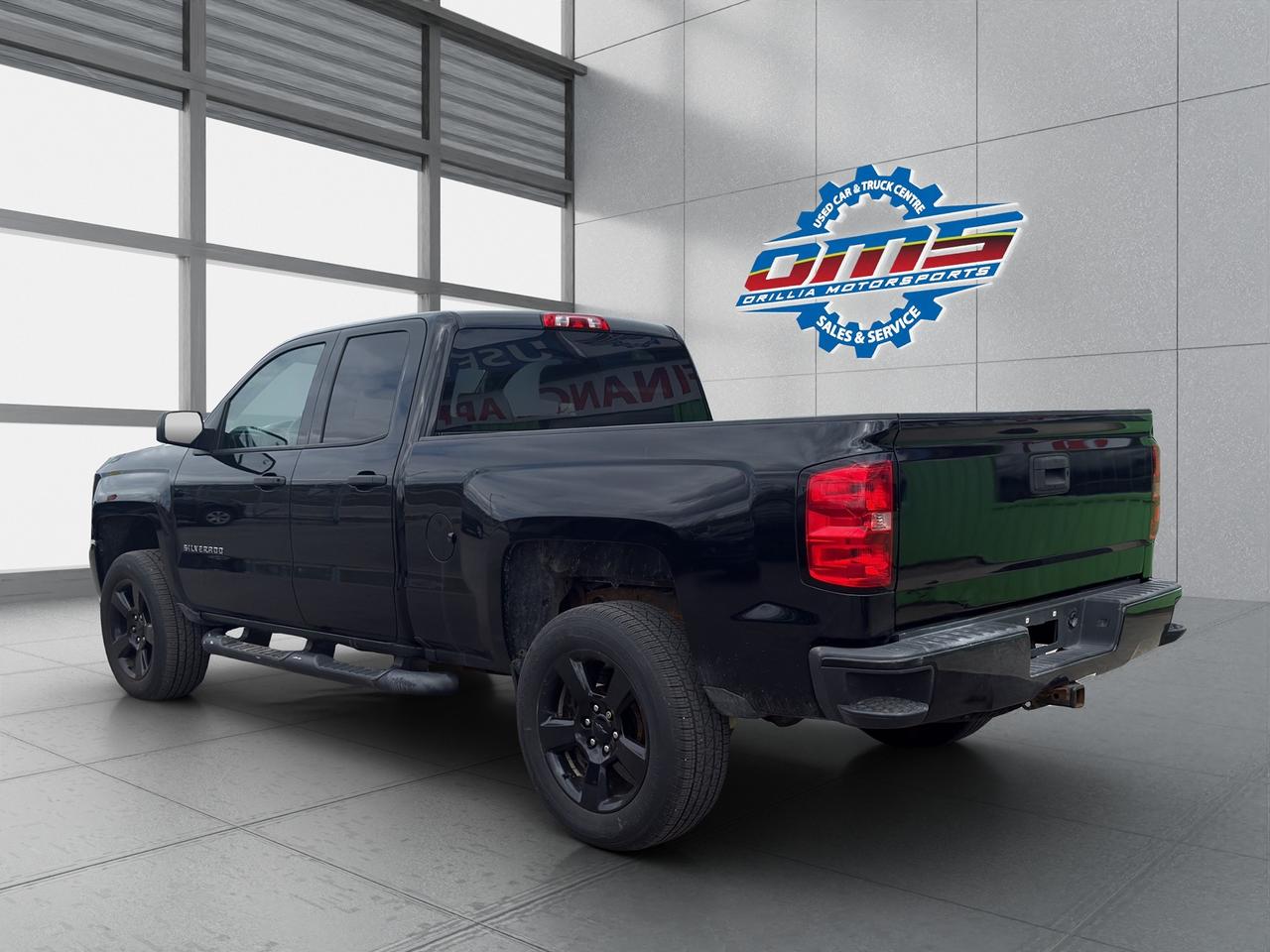 2018 Chevrolet Silverado 1500 4WD DOUBLE CAB 143.5" CUSTOM Photo