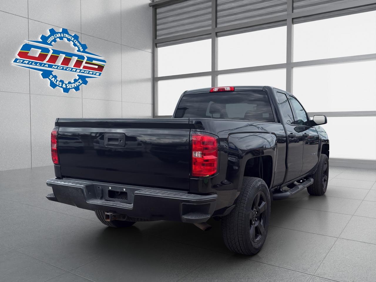 2018 Chevrolet Silverado 1500 4WD DOUBLE CAB 143.5" CUSTOM Photo