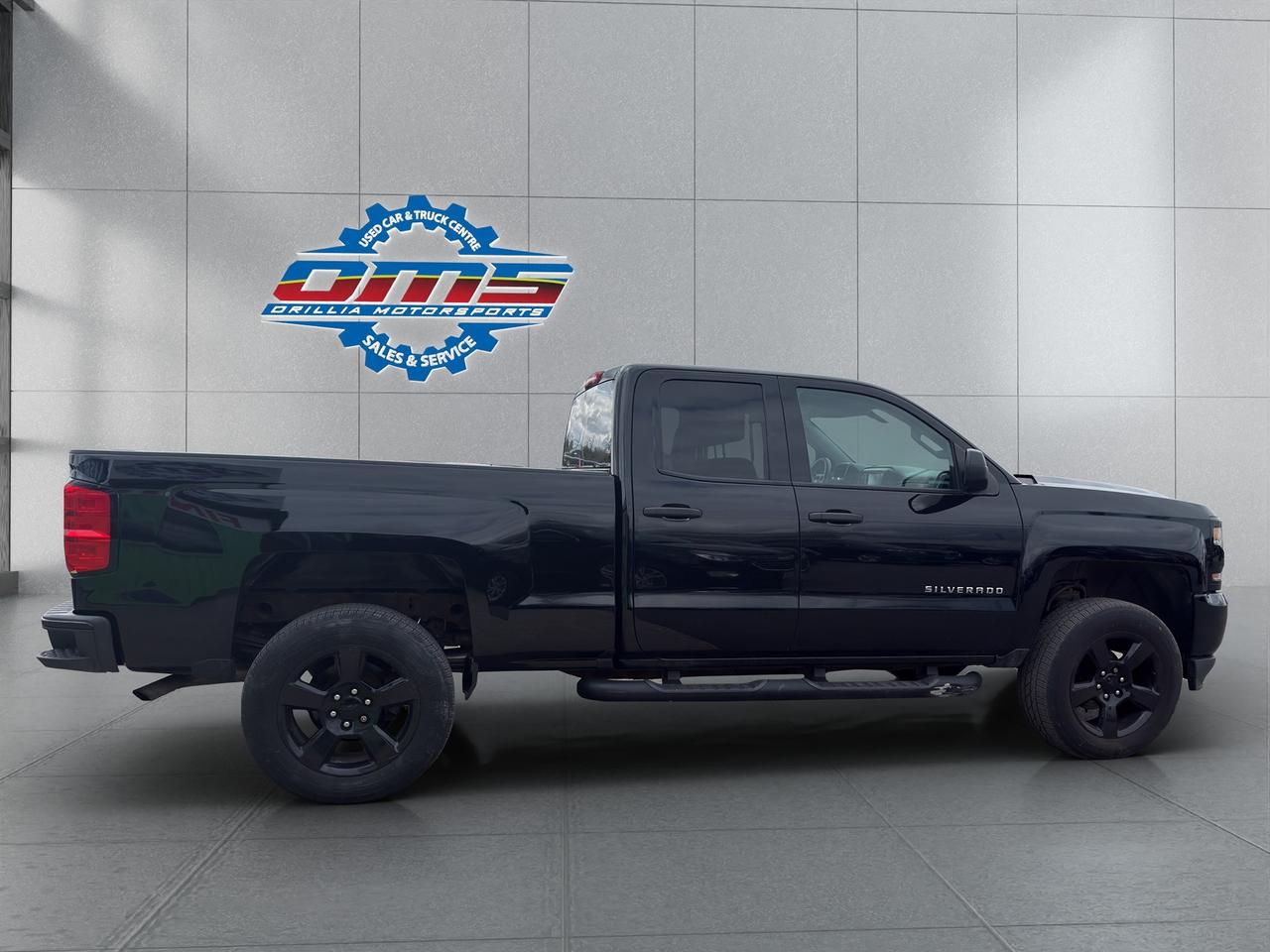 2018 Chevrolet Silverado 1500 4WD DOUBLE CAB 143.5" CUSTOM Photo