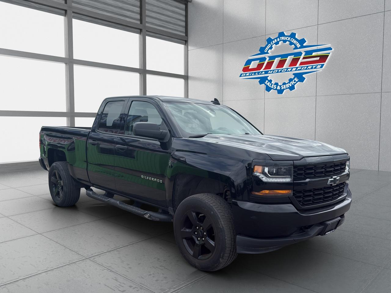 2018 Chevrolet Silverado 1500 4WD DOUBLE CAB 143.5" CUSTOM Photo