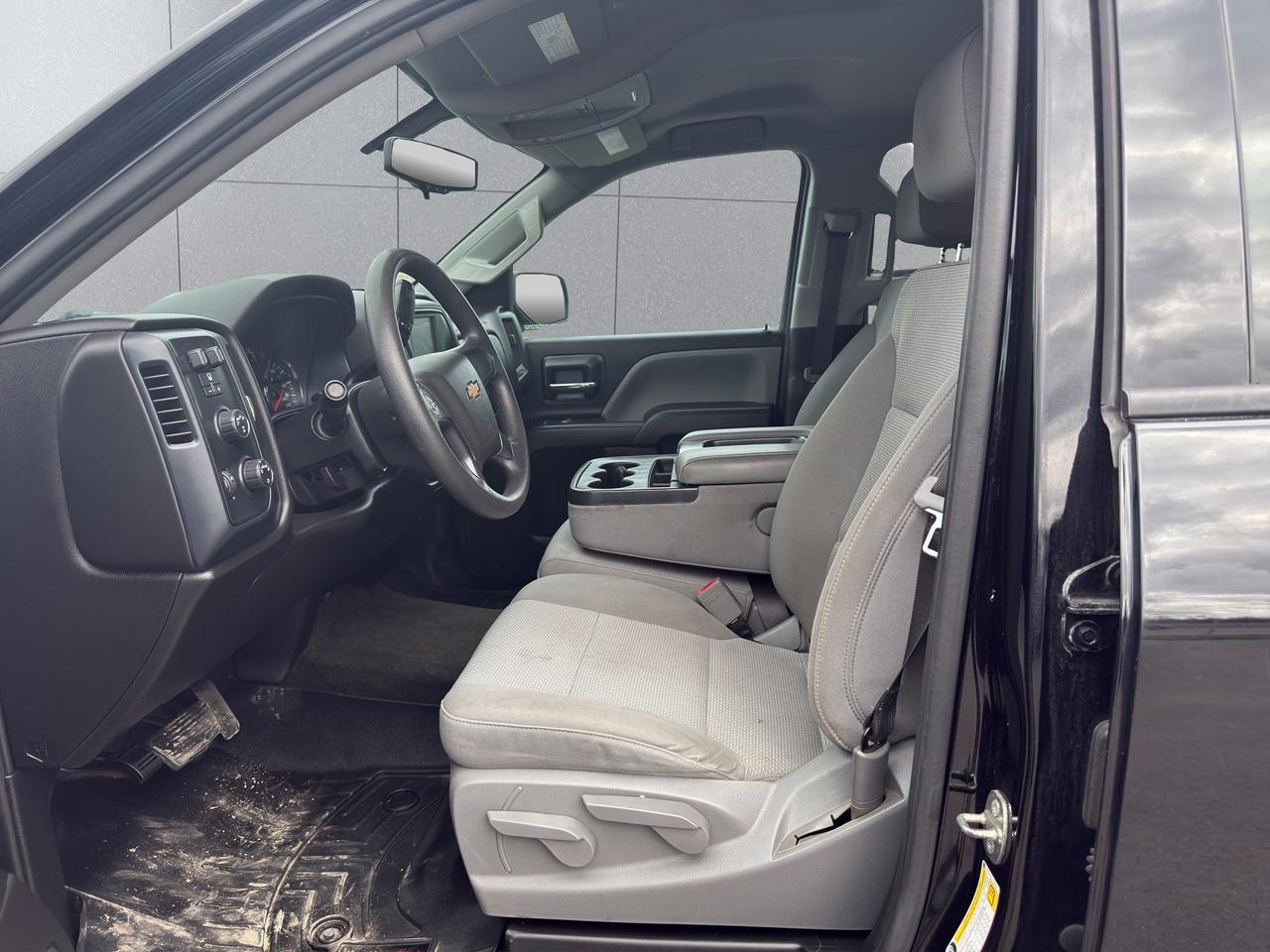 2018 Chevrolet Silverado 1500 4WD DOUBLE CAB 143.5" CUSTOM Photo