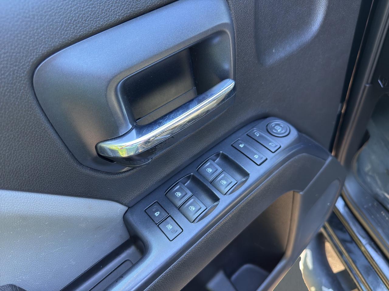 2018 Chevrolet Silverado 1500 4WD DOUBLE CAB 143.5" CUSTOM Photo