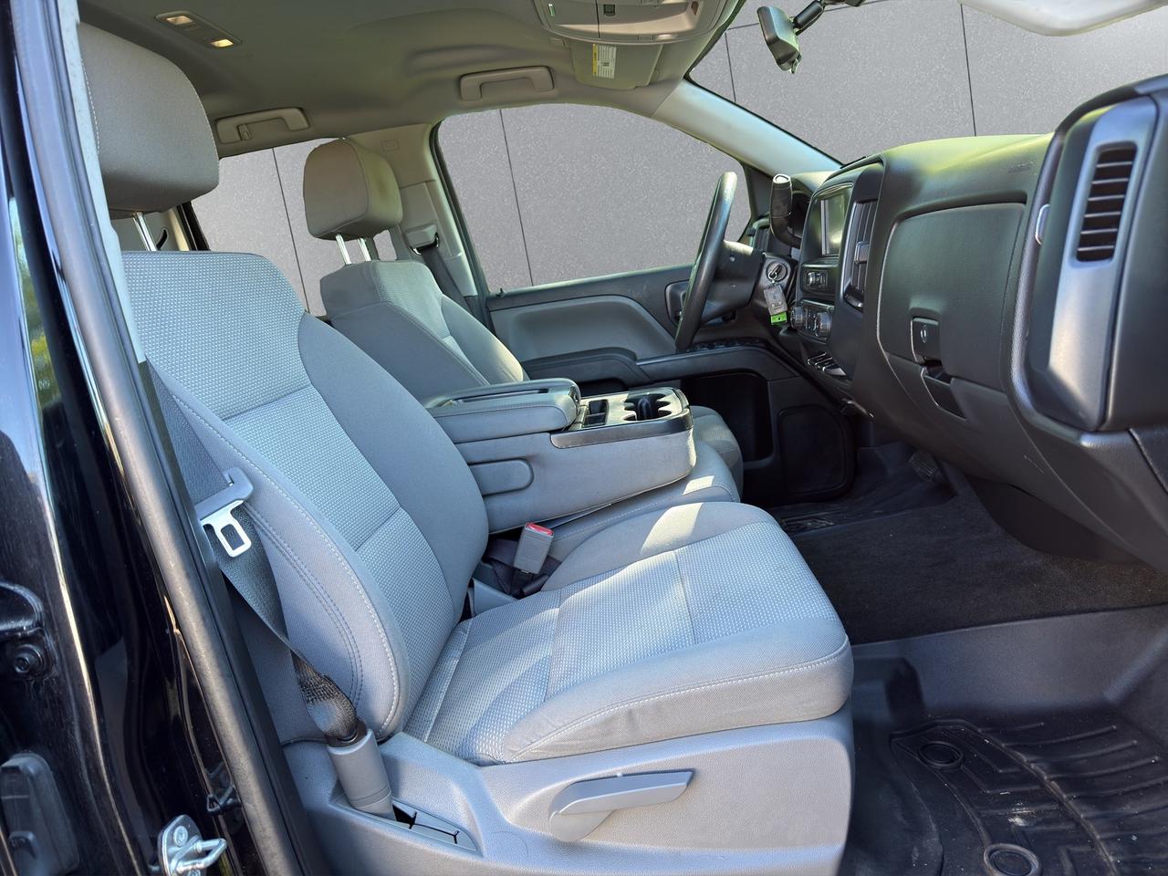 2018 Chevrolet Silverado 1500 4WD DOUBLE CAB 143.5" CUSTOM Photo