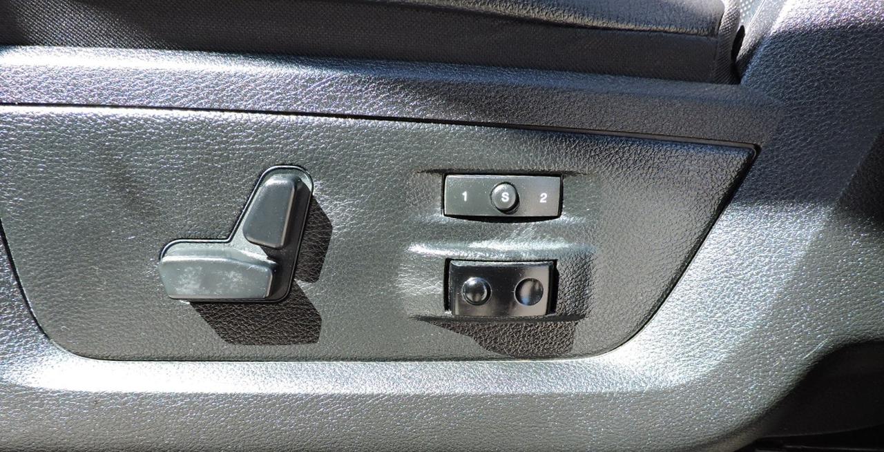 2017 RAM 1500 Laramie 5.7L Hemi 4X4 Leather Well Oiled Seats Six Photo