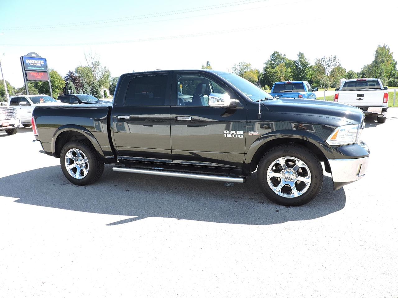 2017 RAM 1500 Laramie 5.7L Hemi 4X4 Leather Well Oiled Seats Six Photo