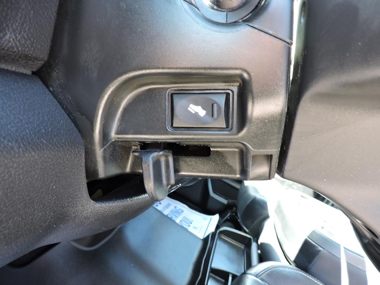2017 RAM 1500 Laramie 5.7L Hemi 4X4 Leather Well Oiled Seats Six Photo
