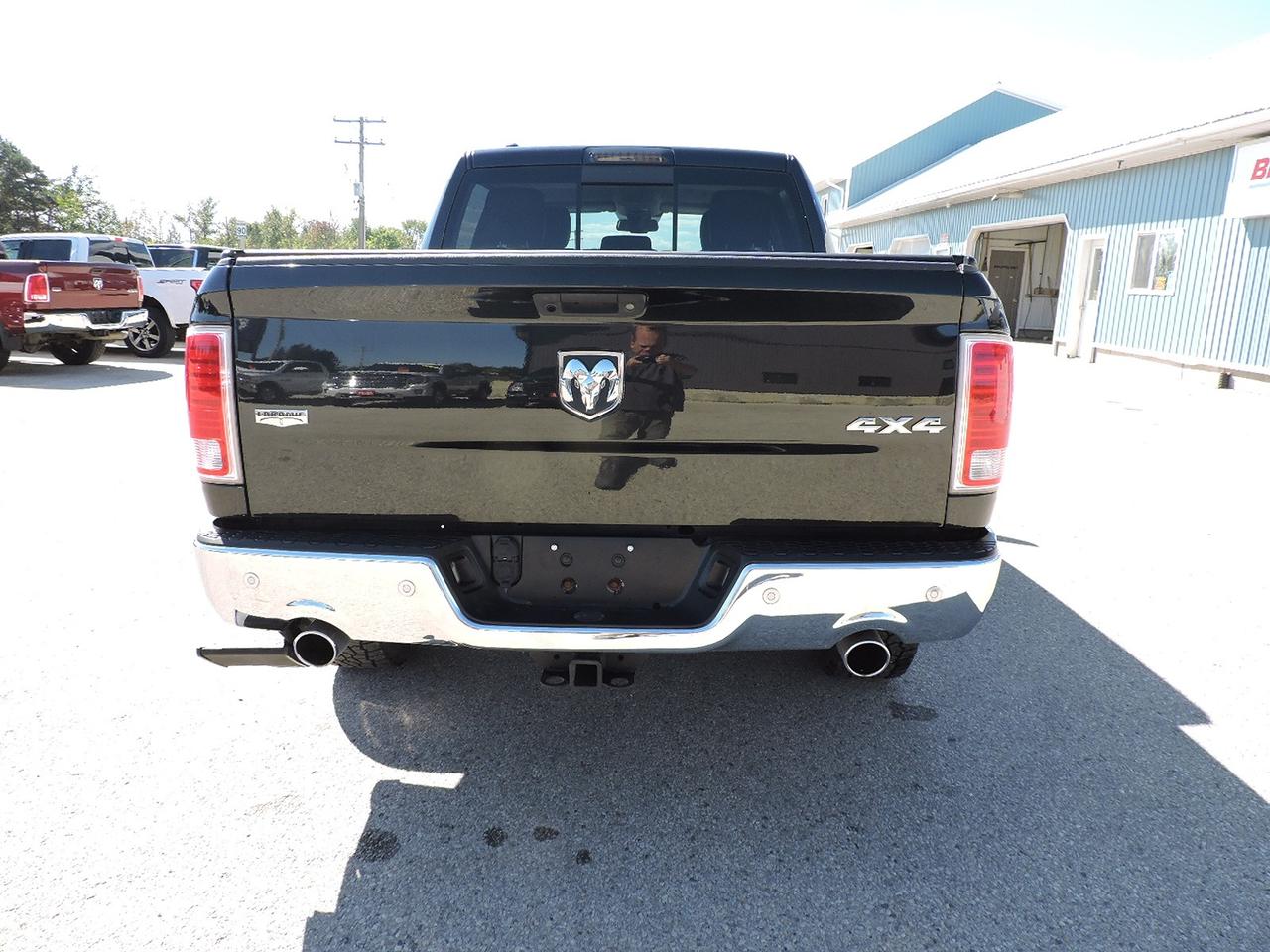 2017 RAM 1500 Laramie 5.7L Hemi 4X4 Leather Well Oiled Seats Six Photo
