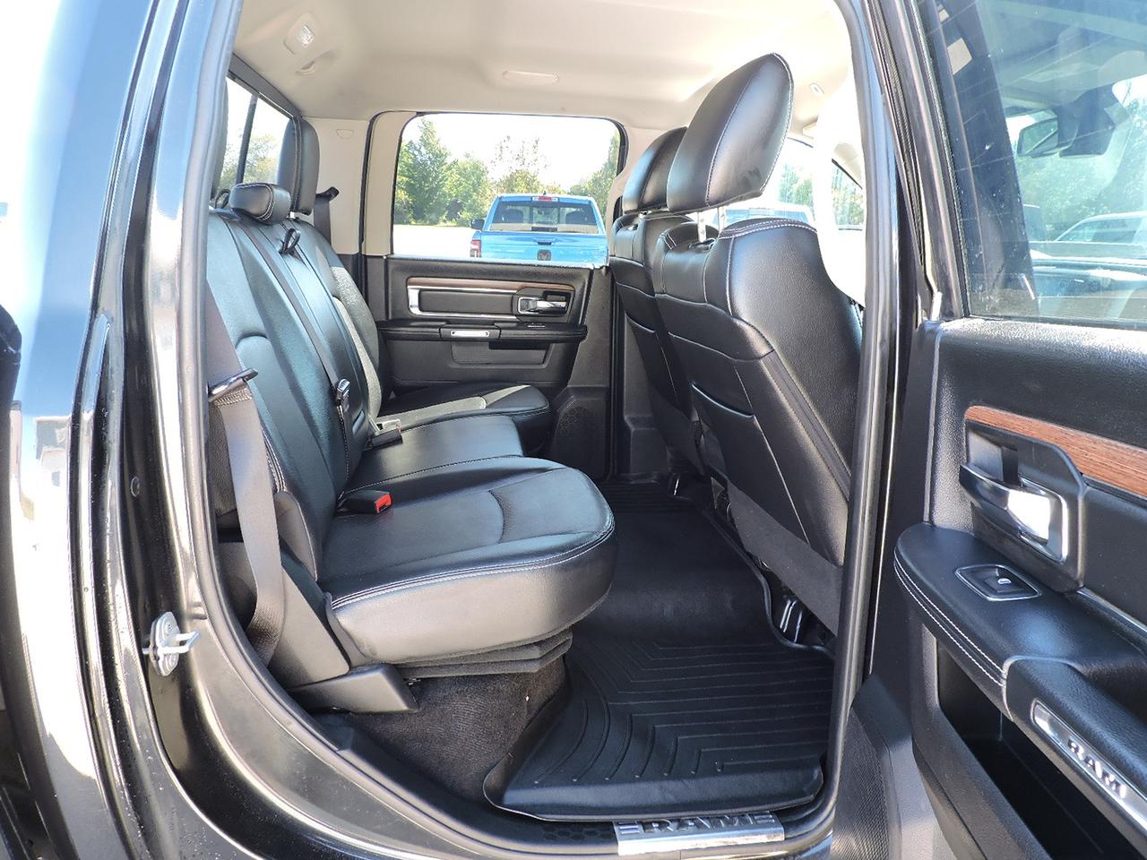 2017 RAM 1500 Laramie 5.7L Hemi 4X4 Leather Well Oiled Seats Six Photo