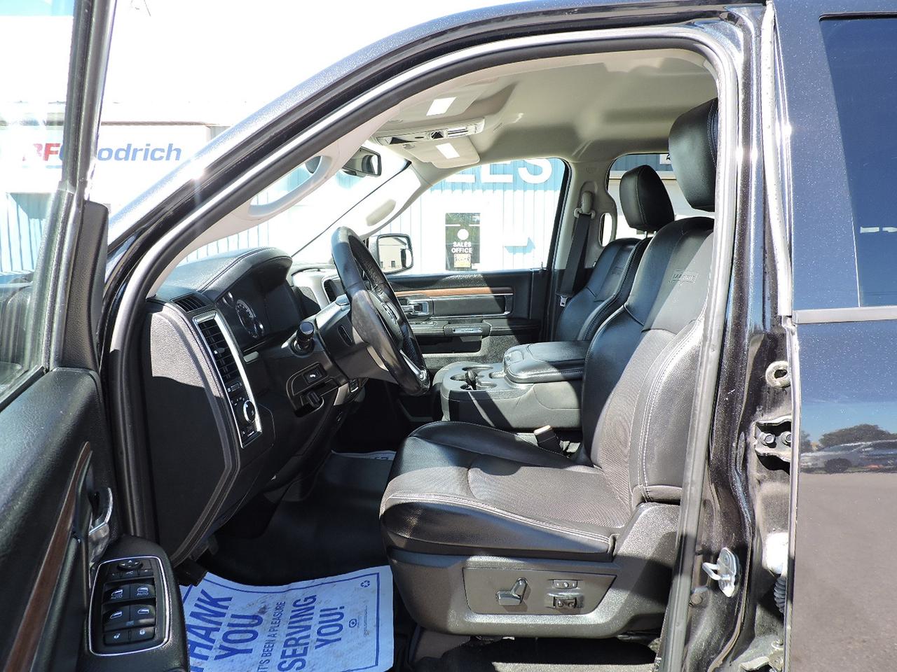 2017 RAM 1500 Laramie 5.7L Hemi 4X4 Leather Well Oiled Seats Six Photo