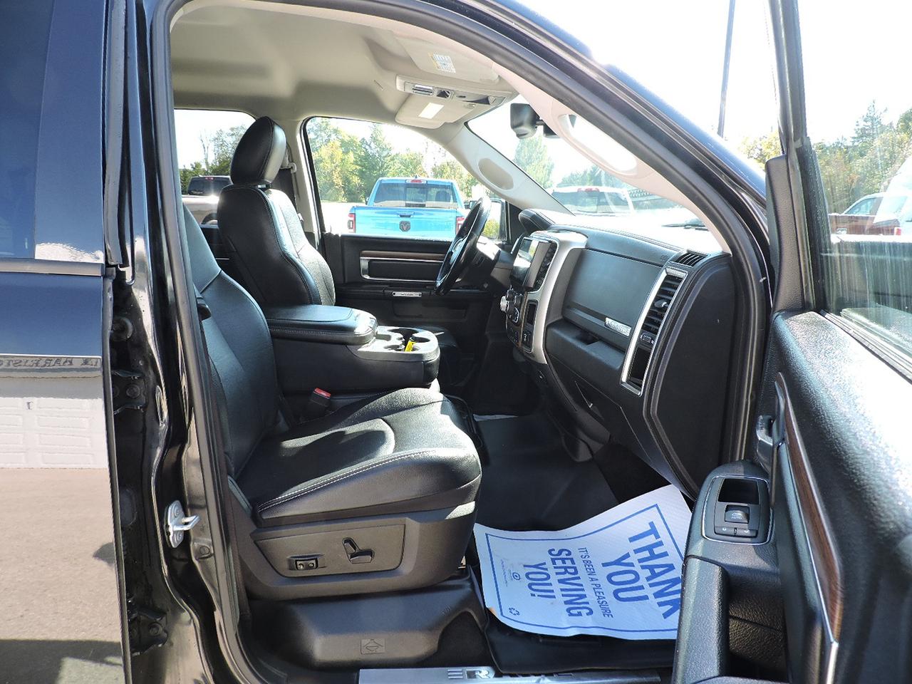 2017 RAM 1500 Laramie 5.7L Hemi 4X4 Leather Well Oiled Seats Six Photo