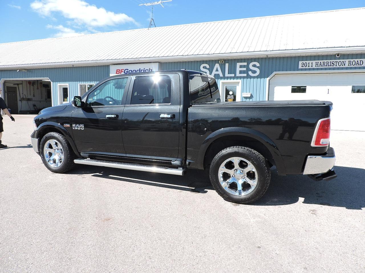2017 RAM 1500 Laramie 5.7L Hemi 4X4 Leather Well Oiled Seats Six Photo