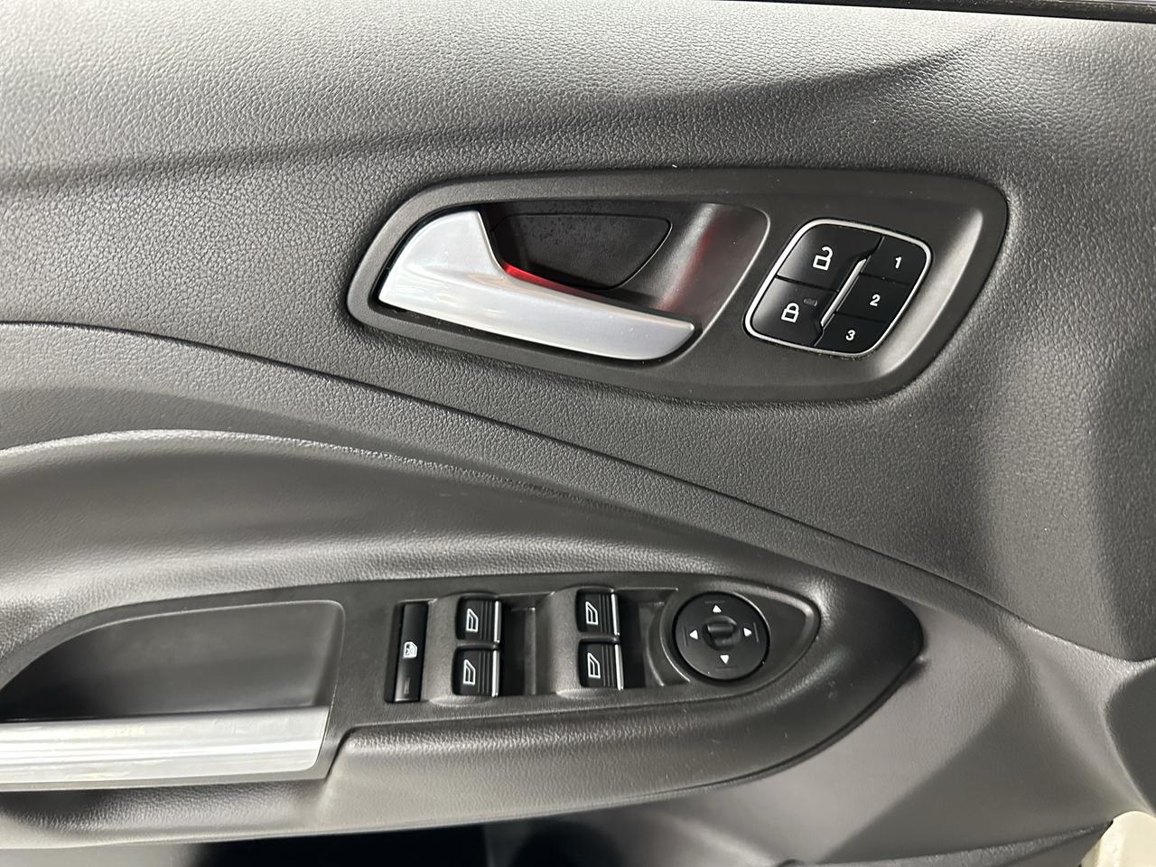 2017 Ford Escape 4WD 4DR TITANIUM Photo32