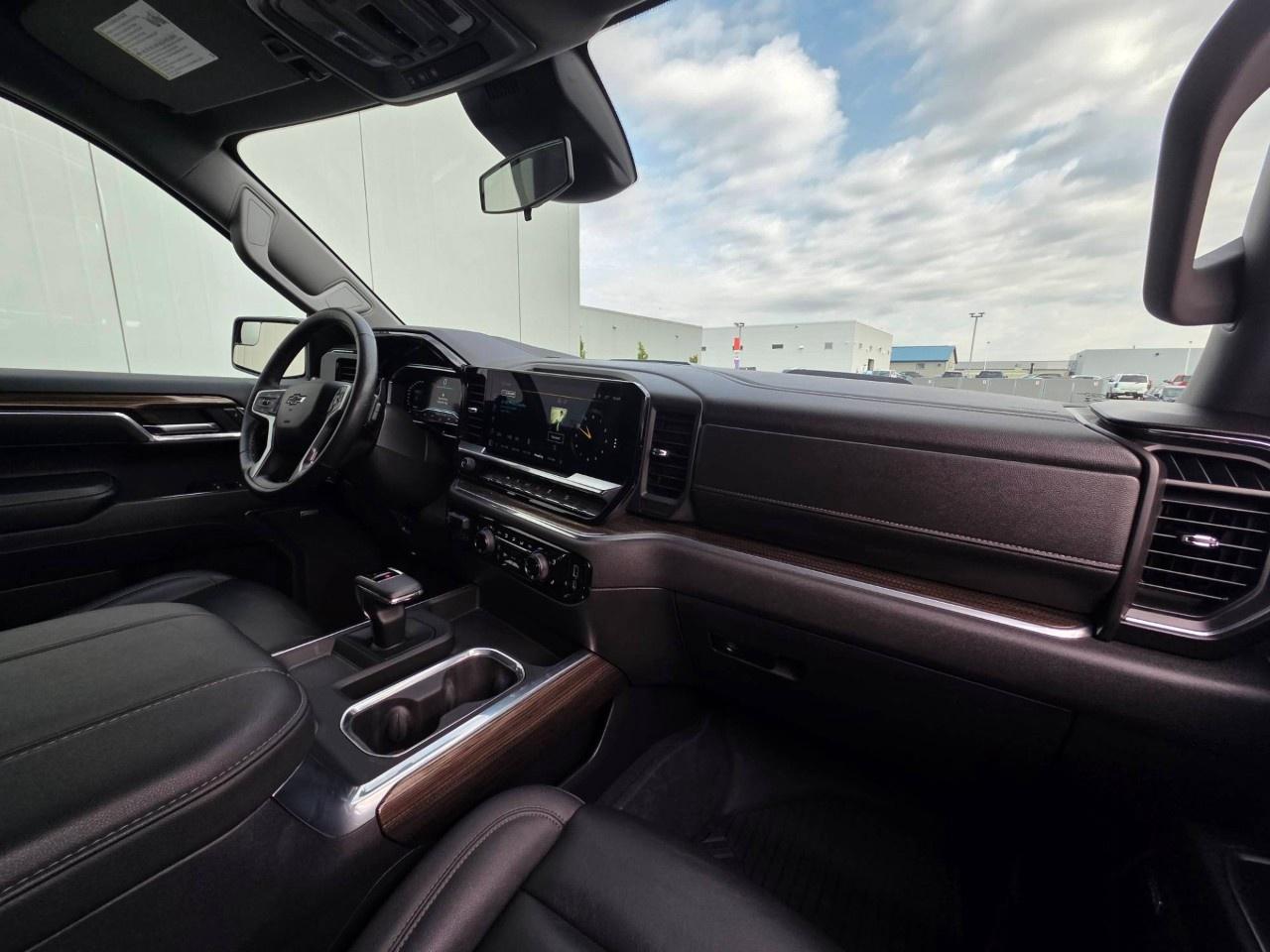 2024 Chevrolet Silverado 1500 Crew Cab Short Box 4-Wheel Drive LT Trail Boss Photo