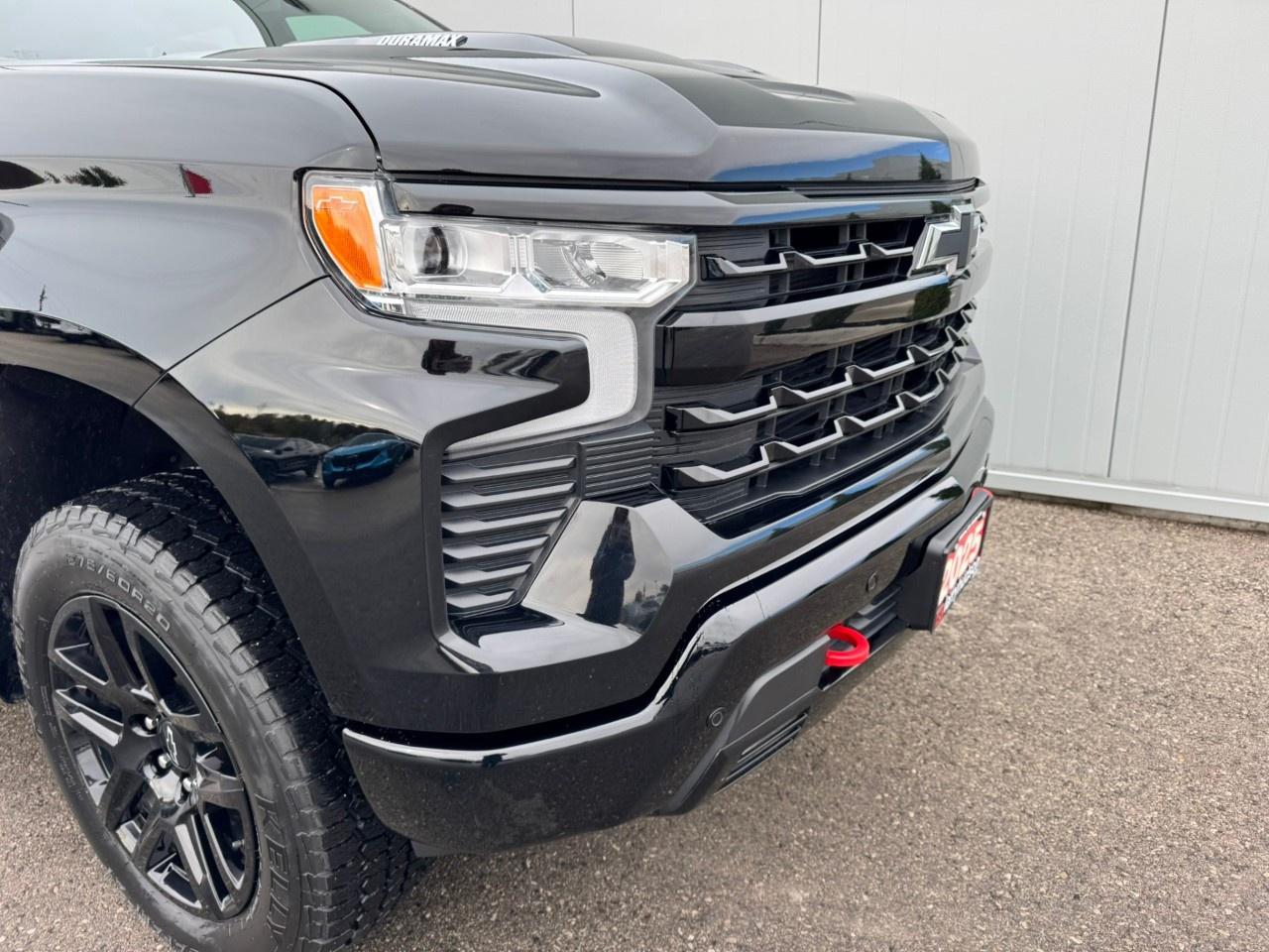 2025 Chevrolet Silverado 1500 Crew Cab Short Box 4-Wheel Drive LT Trail Boss Photo5