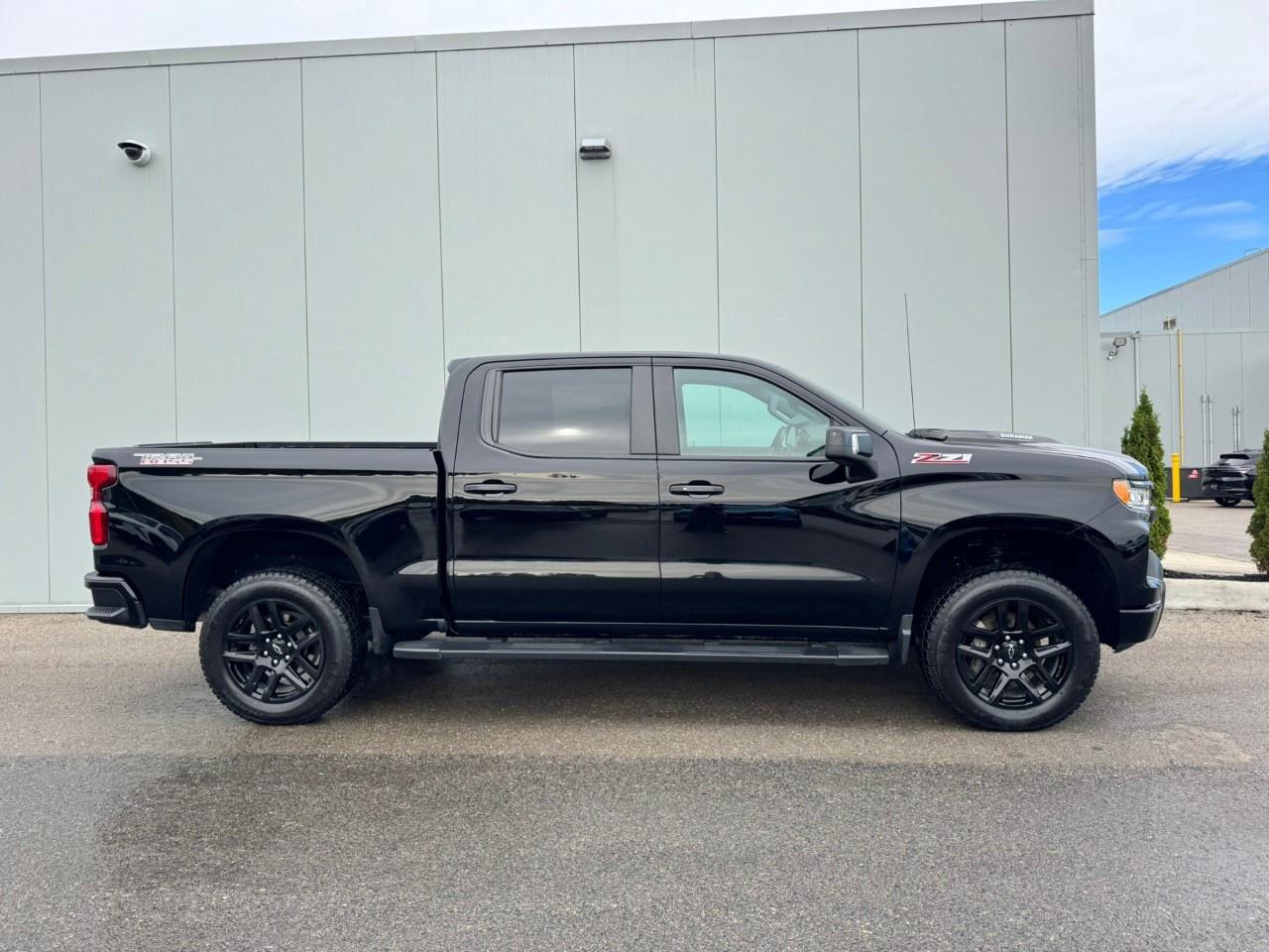 2025 Chevrolet Silverado 1500 Crew Cab Short Box 4-Wheel Drive LT Trail Boss Photo4