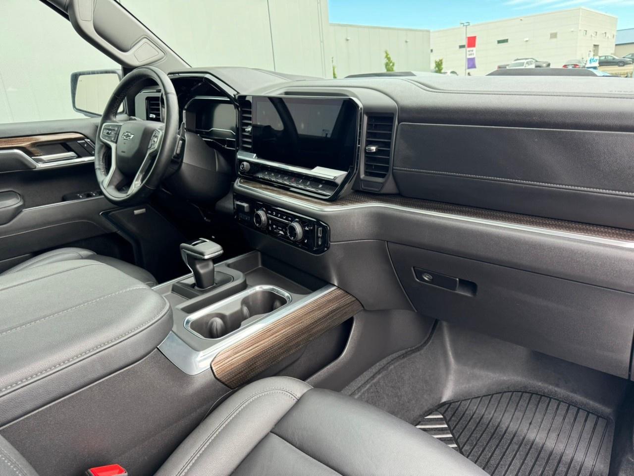 2025 Chevrolet Silverado 1500 Crew Cab Short Box 4-Wheel Drive LT Trail Boss Photo