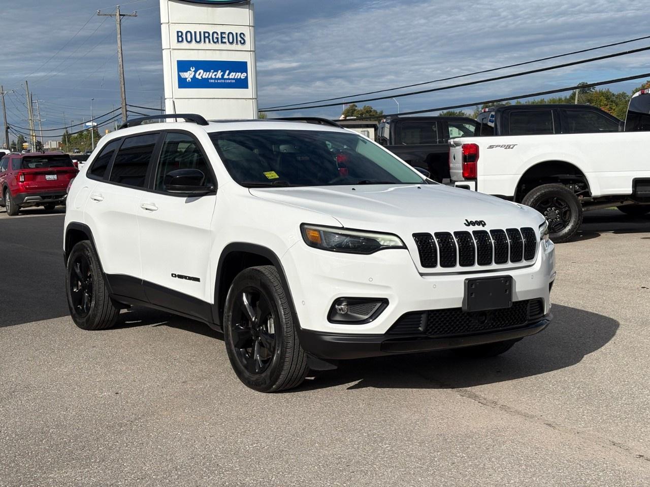 2023 Jeep Cherokee Altitude 4x4 Photo3