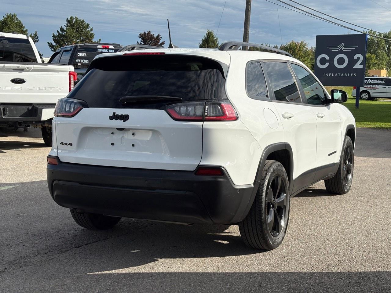 2023 Jeep Cherokee Altitude 4x4 Photo