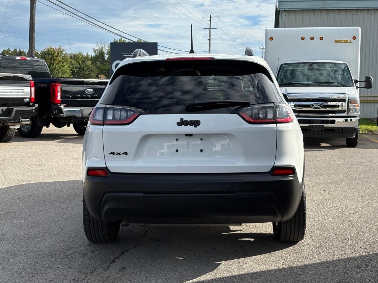 2023 Jeep Cherokee Altitude 4x4 Photo
