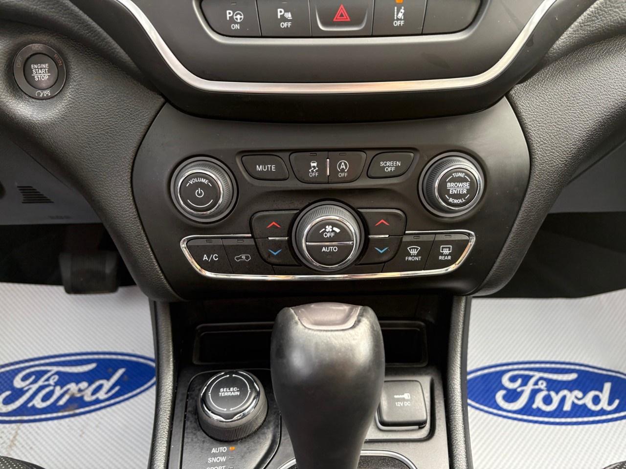 2023 Jeep Cherokee Altitude 4x4 Photo