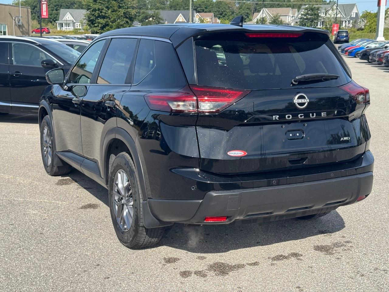 2024 Nissan Rogue AWD S Photo4