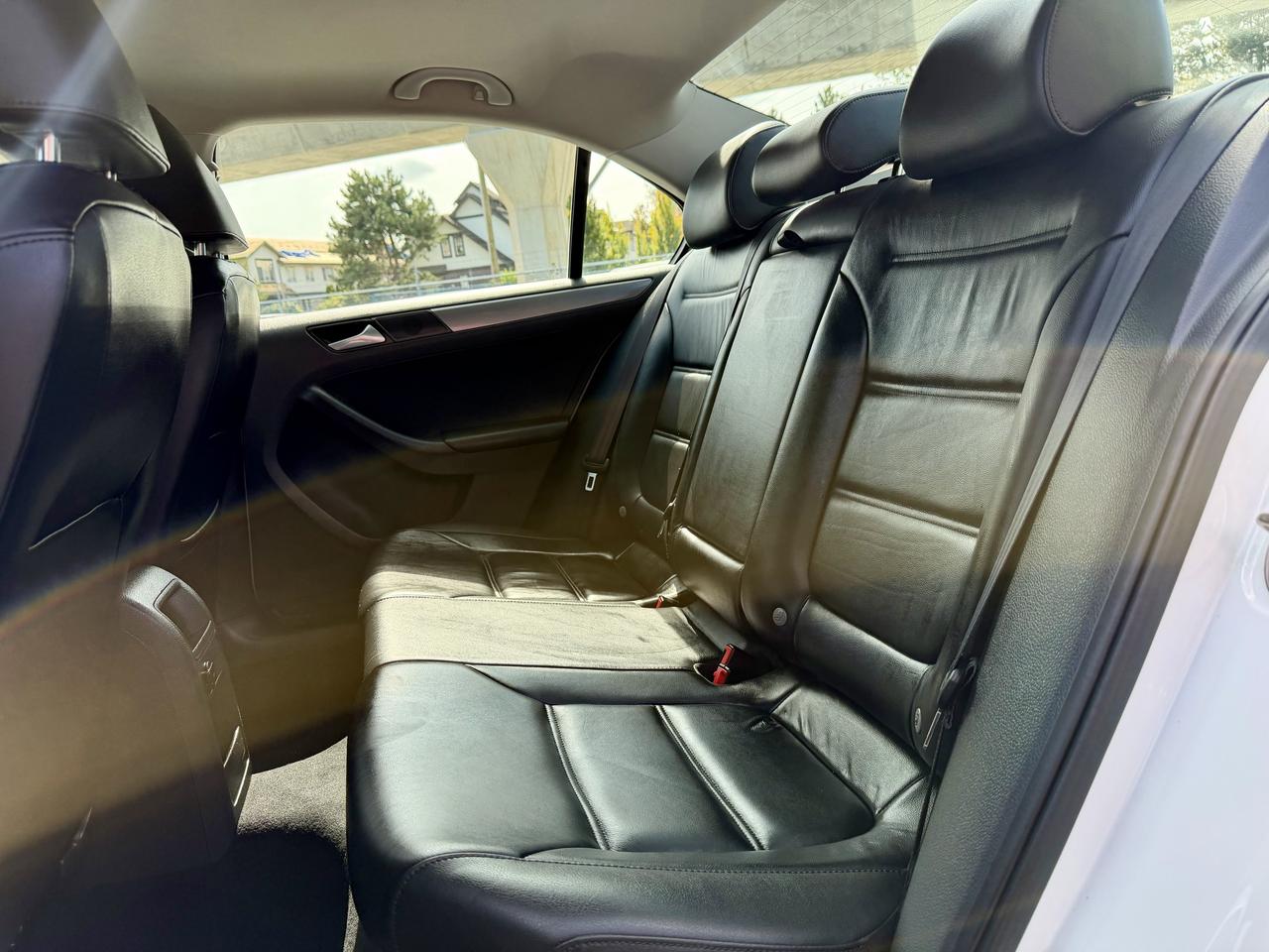 2015 Volkswagen Jetta FINANCING AVAILABLE Photo16