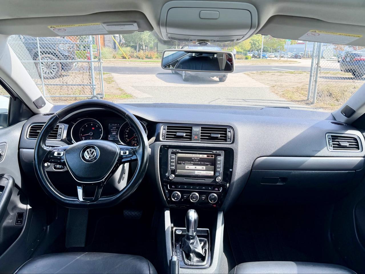 2015 Volkswagen Jetta FINANCING AVAILABLE Photo11