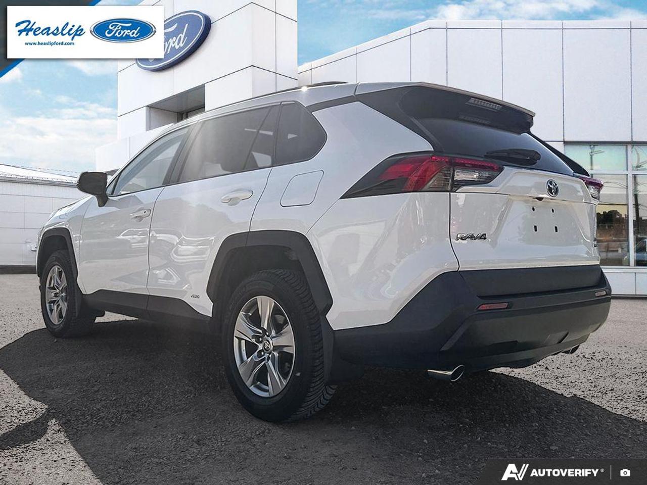 2023 Toyota RAV4 Hybrid XLE Photo3