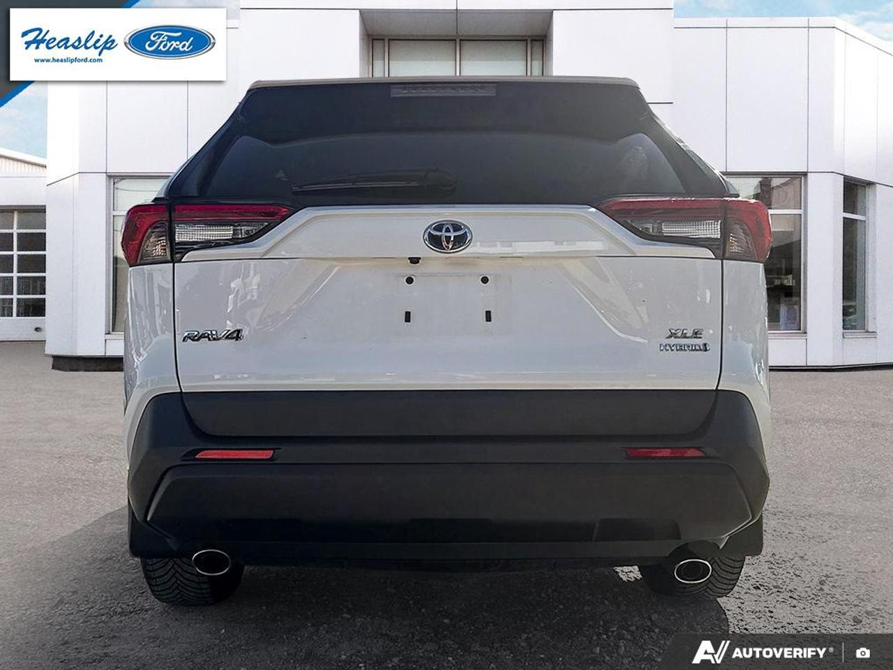 2023 Toyota RAV4 Hybrid XLE Photo4