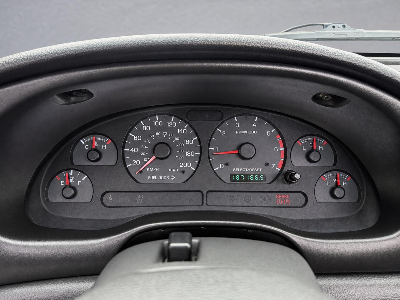 2000 Ford Mustang 2Dr Convertible Photo