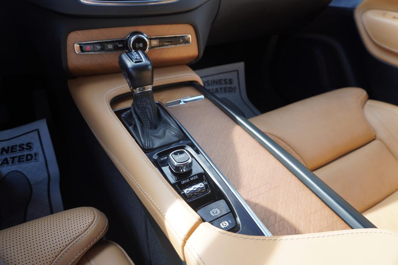 2016 Volvo XC90 DEALER SERVICED / LOCAL TRADE / INSCRIPTION / BOWERS WILKINS / AWD Photo