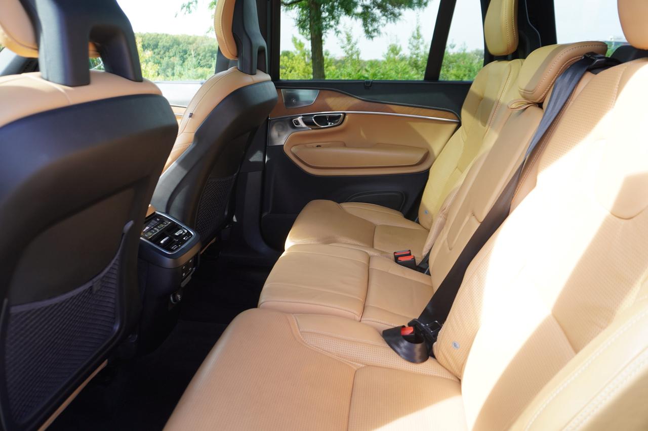 2016 Volvo XC90 DEALER SERVICED / LOCAL TRADE / INSCRIPTION / BOWERS WILKINS / AWD Photo