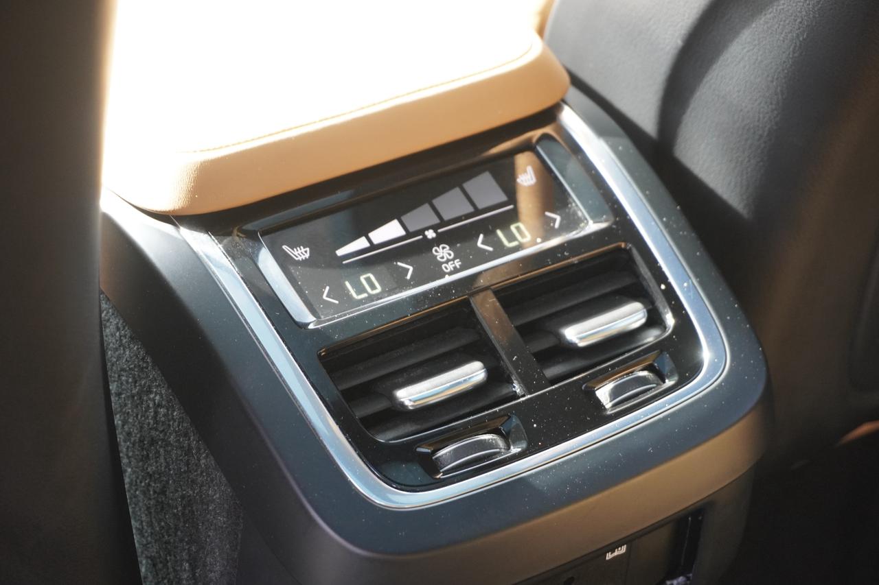 2016 Volvo XC90 DEALER SERVICED / LOCAL TRADE / INSCRIPTION / BOWERS WILKINS / AWD Photo