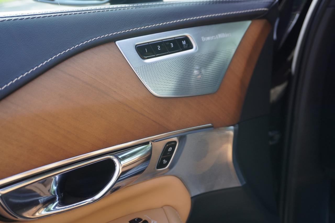 2016 Volvo XC90 DEALER SERVICED / LOCAL TRADE / INSCRIPTION / BOWERS WILKINS / AWD Photo