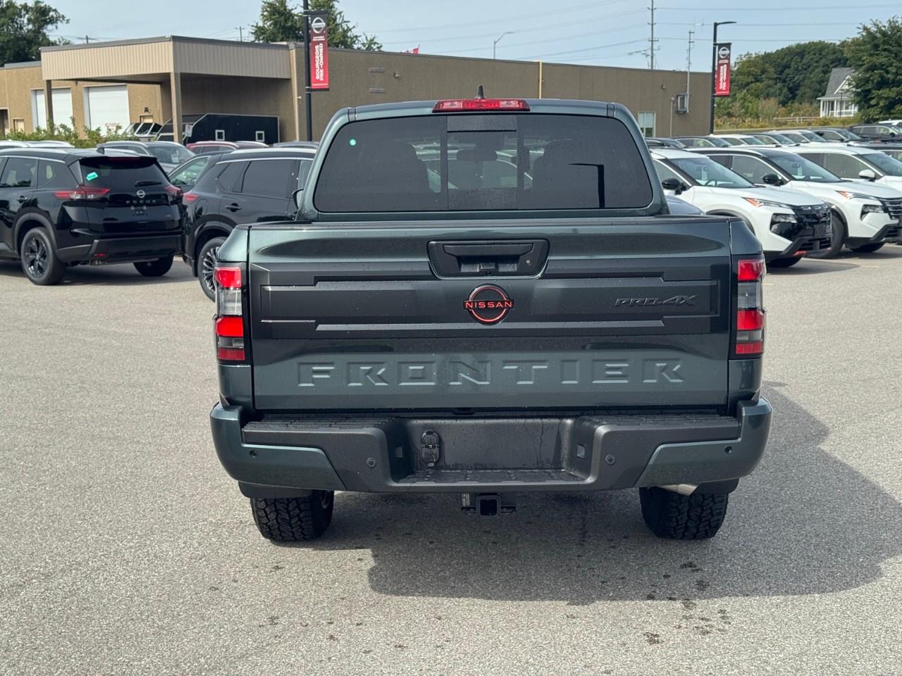 2027 Nissan Frontier Crew Cab 4x4 PRO-4X Photo4