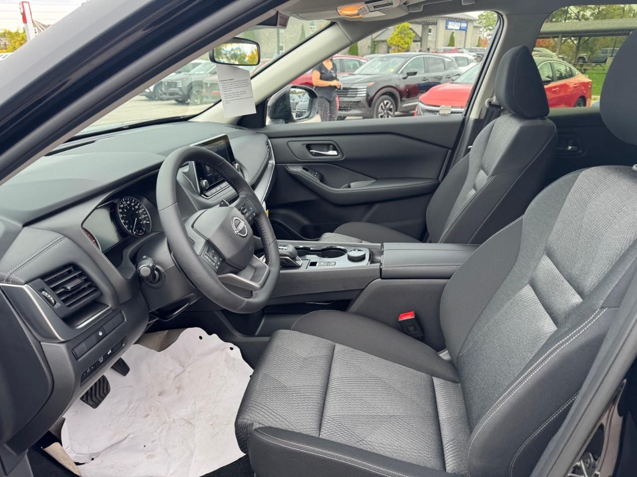 2026 Nissan Rogue AWD SV Moonroof Photo