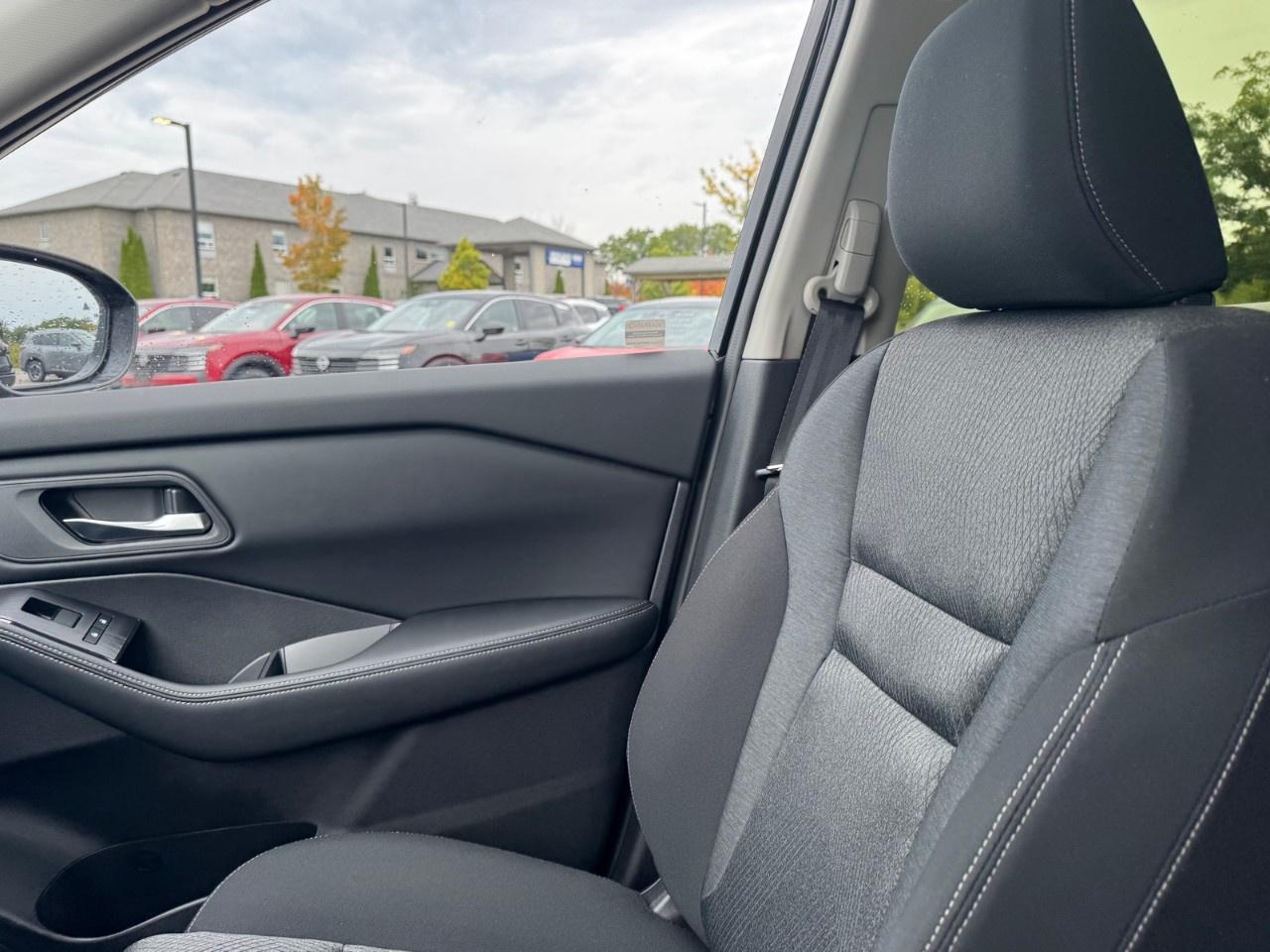 2026 Nissan Rogue AWD SV Moonroof Photo