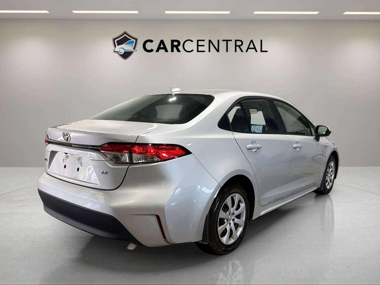 2025 Toyota Corolla LE| CLEAN CARFAX| HTD SEATS| BLIND SPOT| CARPLAY Photo4