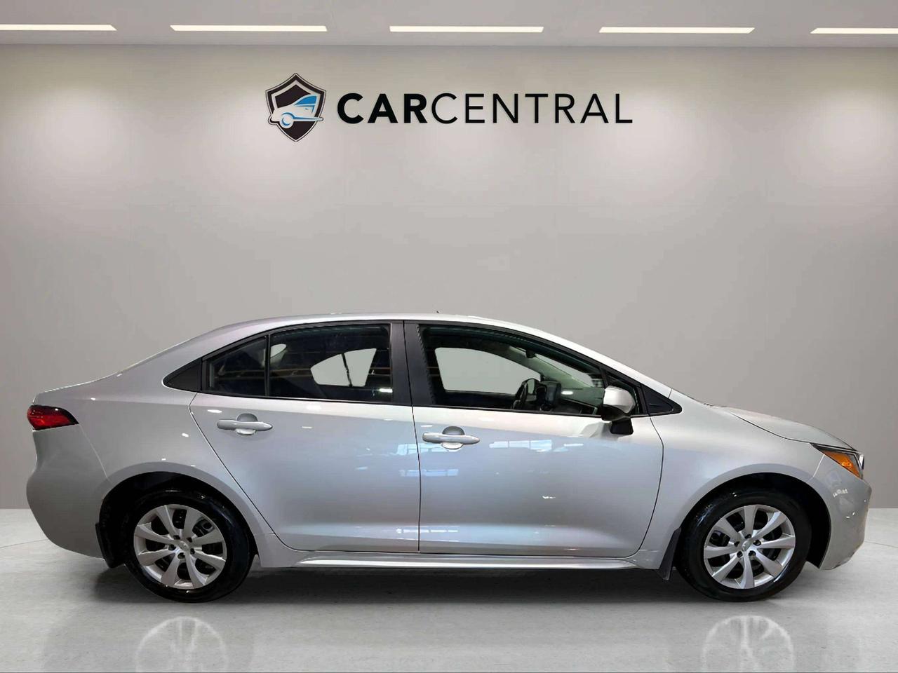 2025 Toyota Corolla LE| CLEAN CARFAX| HTD SEATS| BLIND SPOT| CARPLAY Photo