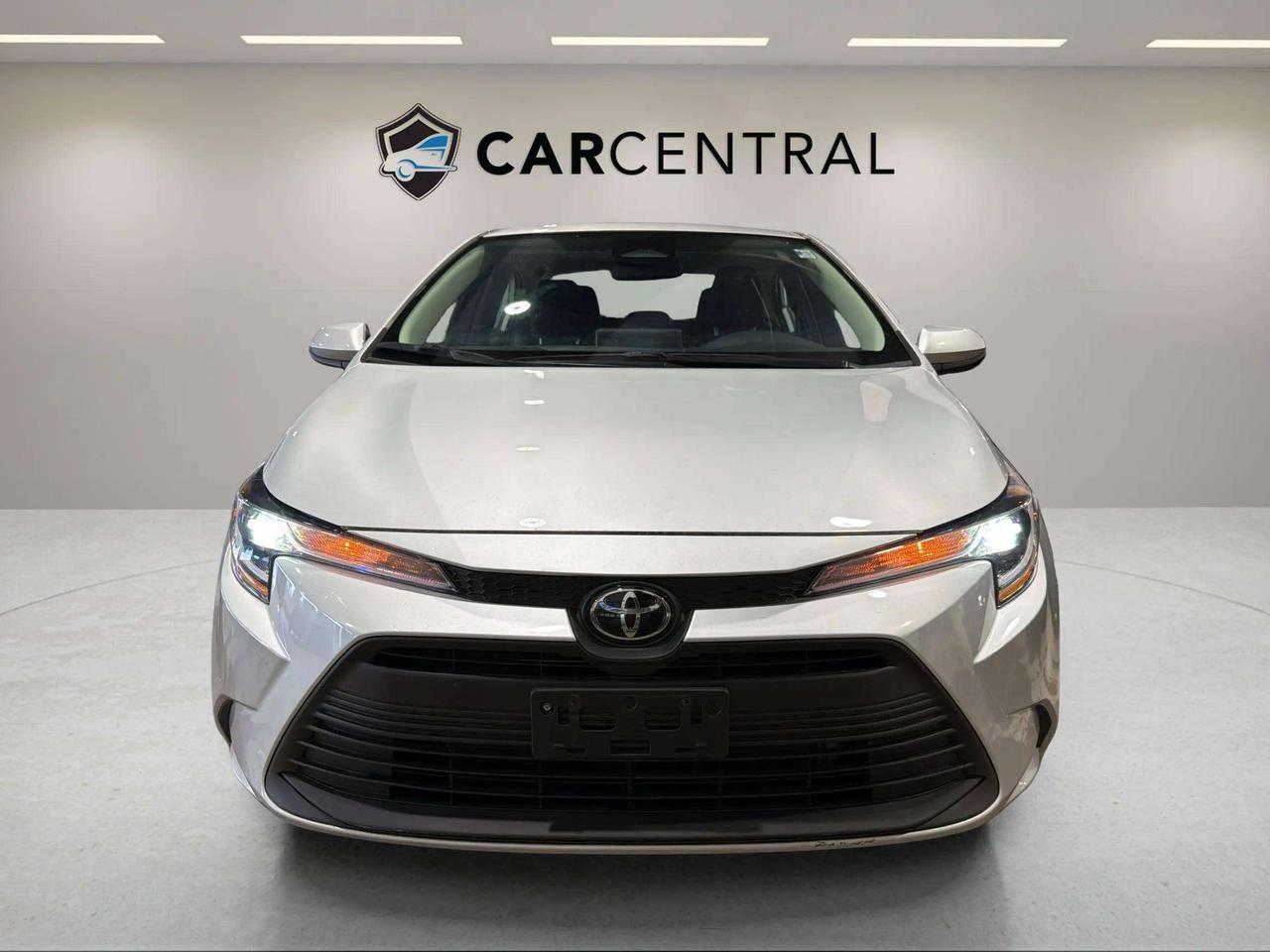 2025 Toyota Corolla LE| CLEAN CARFAX| HTD SEATS| BLIND SPOT| CARPLAY Photo
