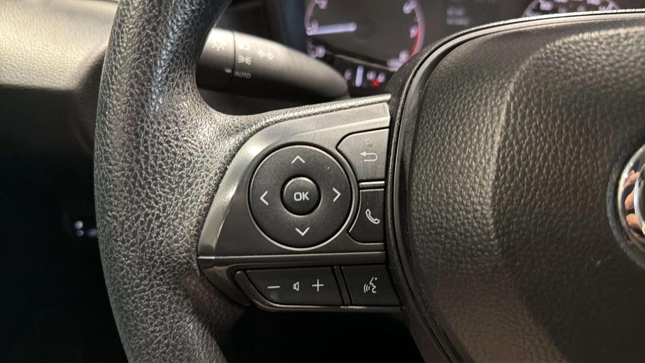 2025 Toyota Corolla LE| CLEAN CARFAX| HTD SEATS| BLIND SPOT| CARPLAY Photo