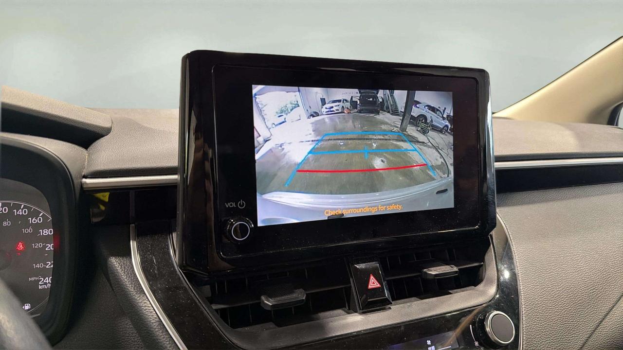 2025 Toyota Corolla LE| CLEAN CARFAX| HTD SEATS| BLIND SPOT| CARPLAY Photo