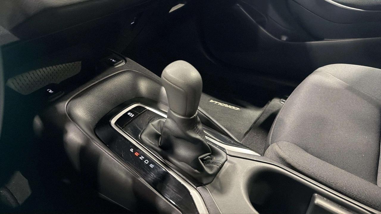 2025 Toyota Corolla LE| CLEAN CARFAX| HTD SEATS| BLIND SPOT| CARPLAY Photo