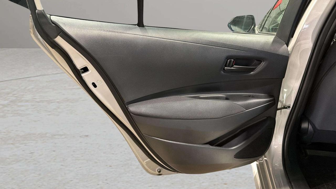 2025 Toyota Corolla LE| CLEAN CARFAX| HTD SEATS| BLIND SPOT| CARPLAY Photo