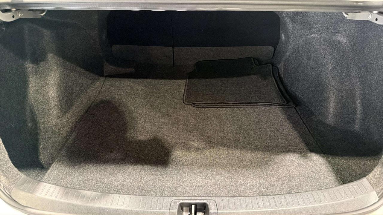 2025 Toyota Corolla LE| CLEAN CARFAX| HTD SEATS| BLIND SPOT| CARPLAY Photo