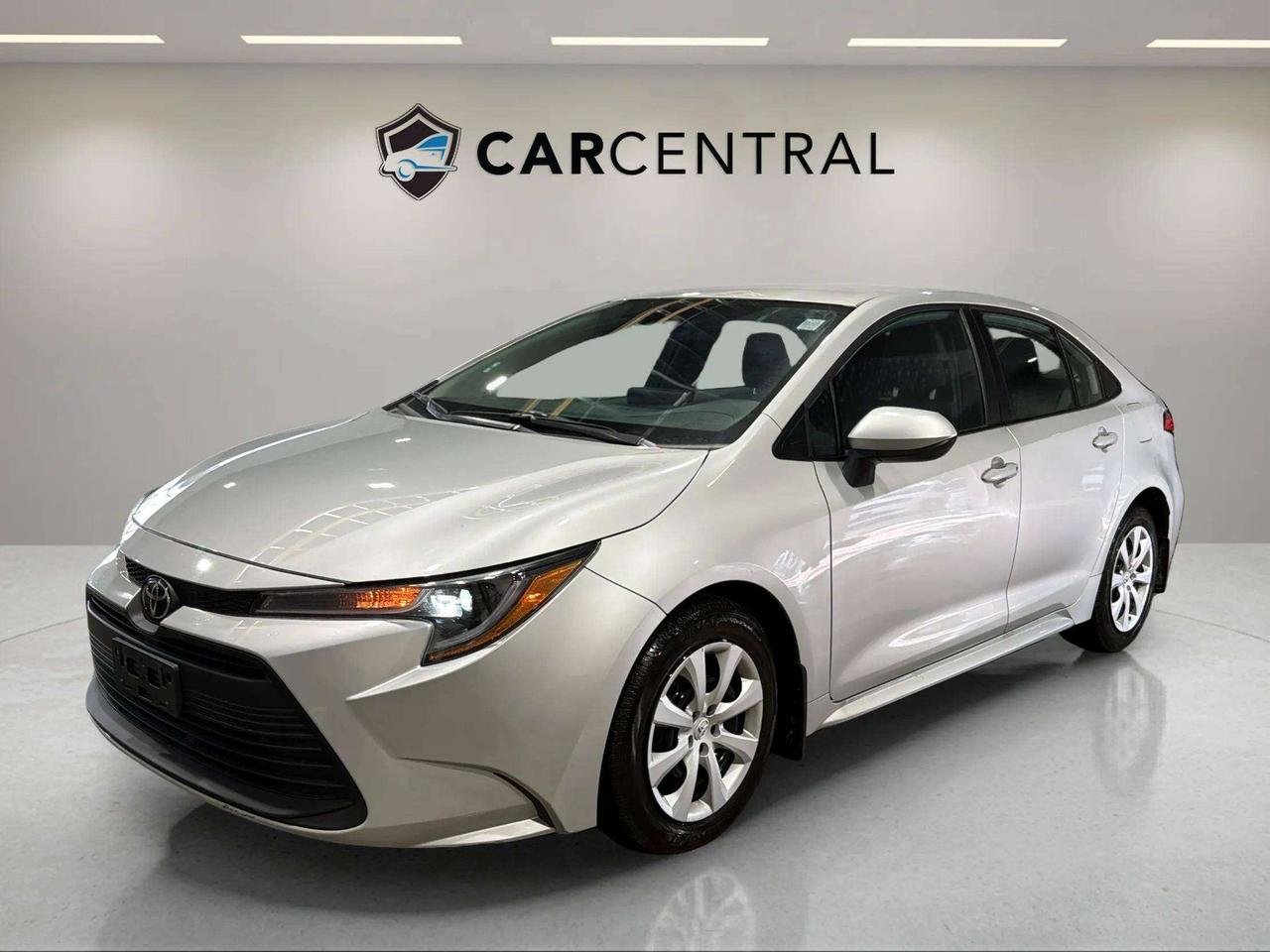 2025 Toyota Corolla LE| CLEAN CARFAX| HTD SEATS| BLIND SPOT| CARPLAY Photo